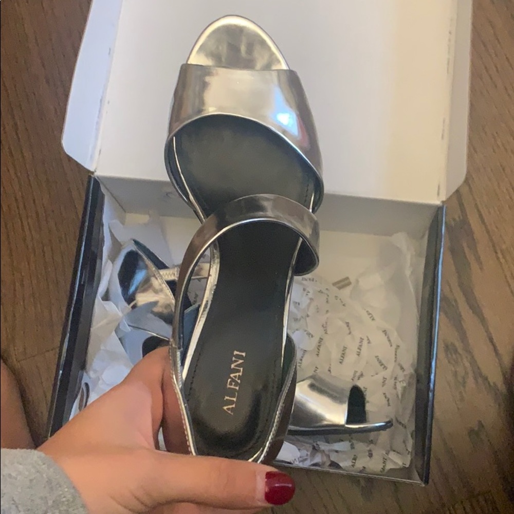 Silver Heels - image 2